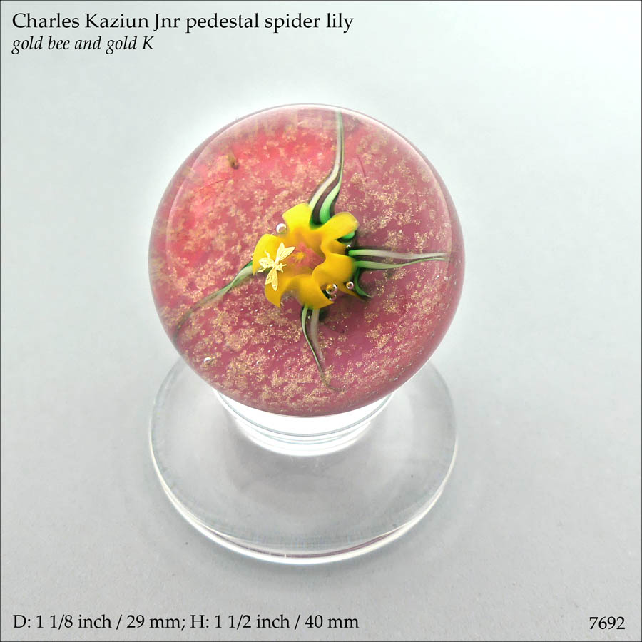 Kaziun pedestal lily paperweight (ref. 7692)