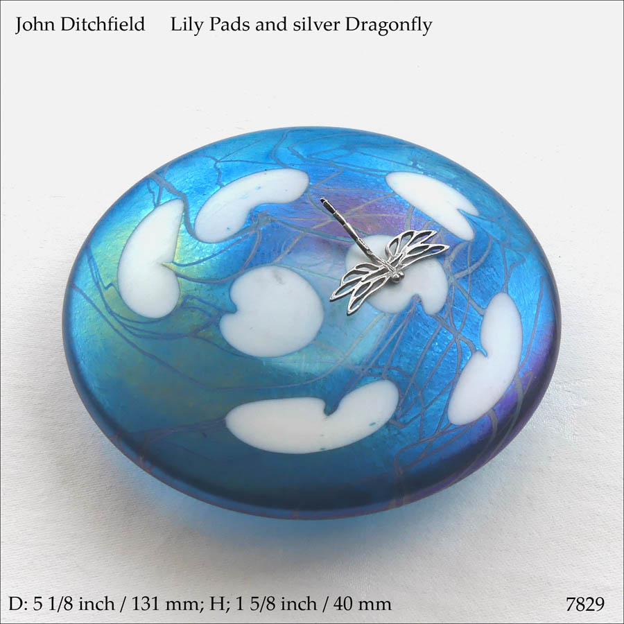 John Ditchfield Lily Pad paperweight (ref. 7829)